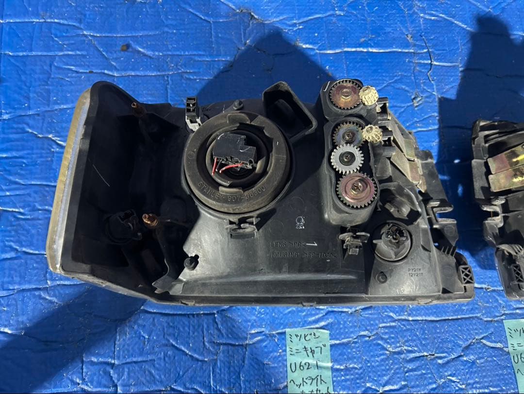 三菱　ミニキャブ　U62T ヘッドライト左右セット