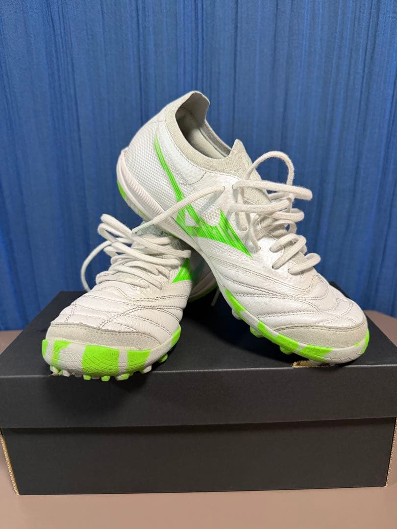 ミズノ　MORELIANEO トレーニングシューズ ホワイト/グリーン　23.5