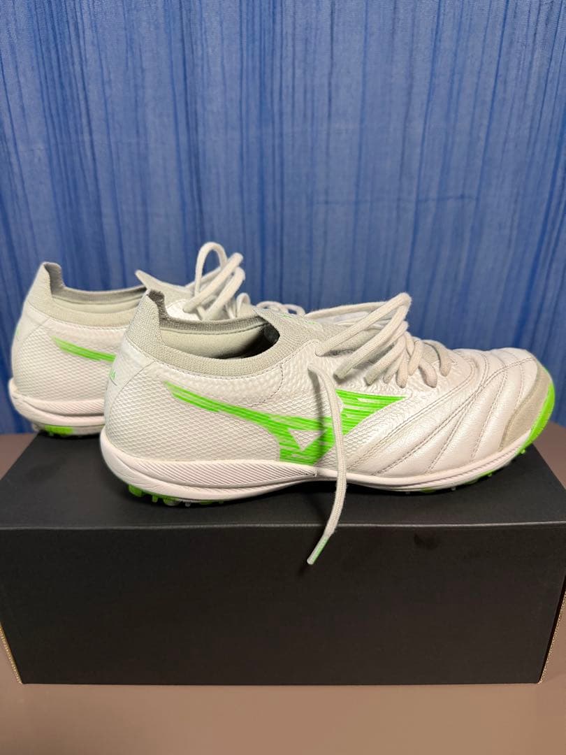 ミズノ　MORELIANEO トレーニングシューズ ホワイト/グリーン　23.5
