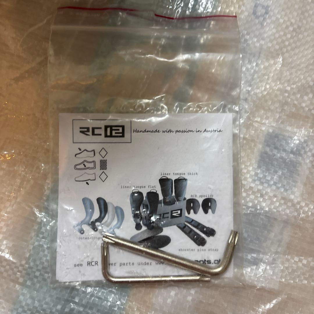 upz RC12アルペンスノーボードのブーツ