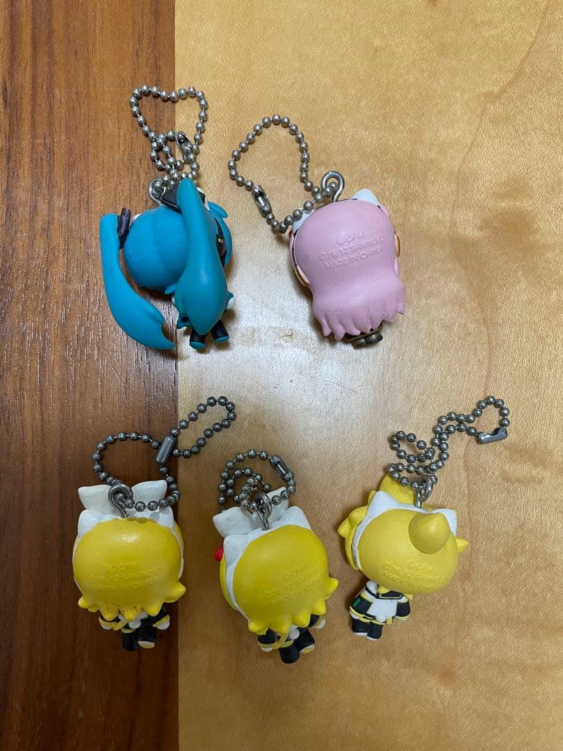 ハローキティ、初音ミクコラボキーホルダー