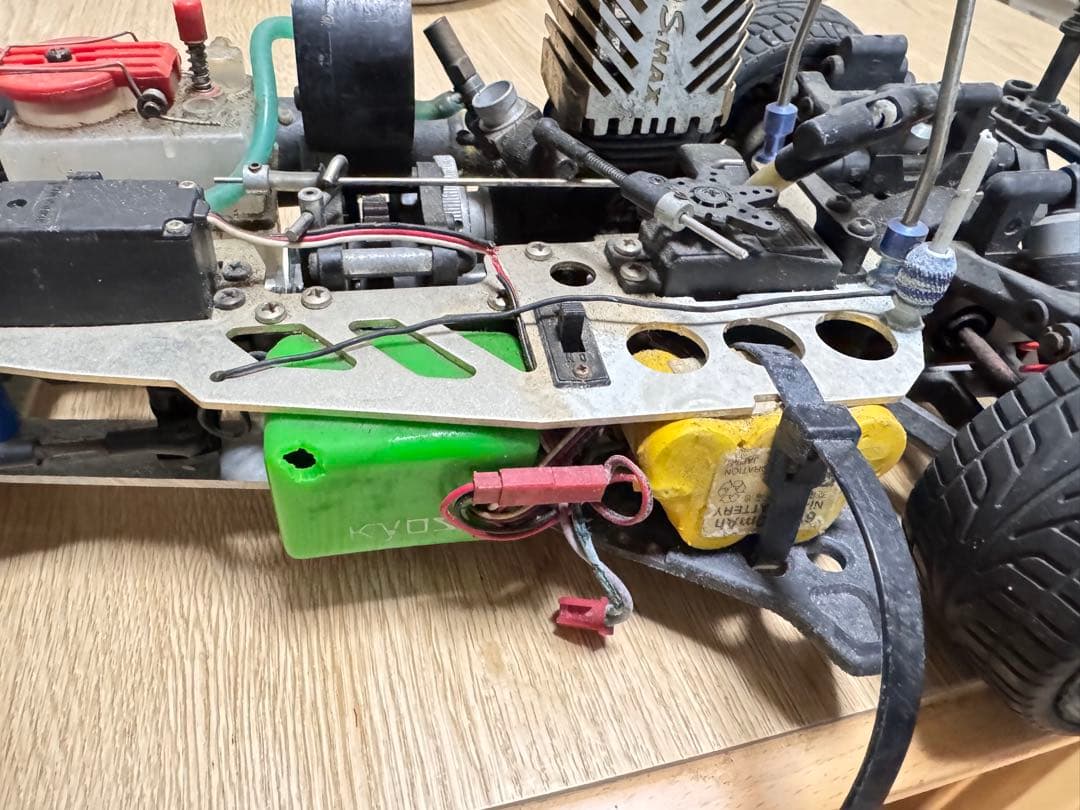 ラジコンカー 油圧サスペンション メタルシャーシ