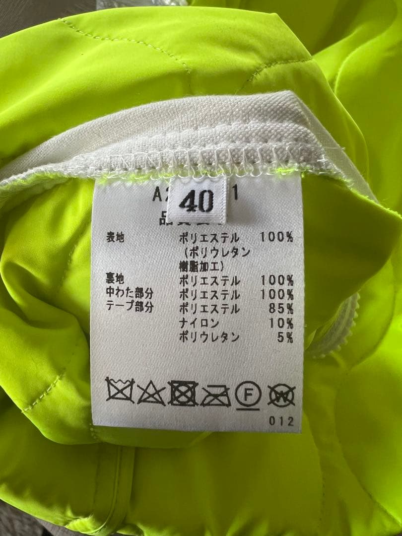 archivio フード付きキルティングベスト シルバー/ネオンイエロー