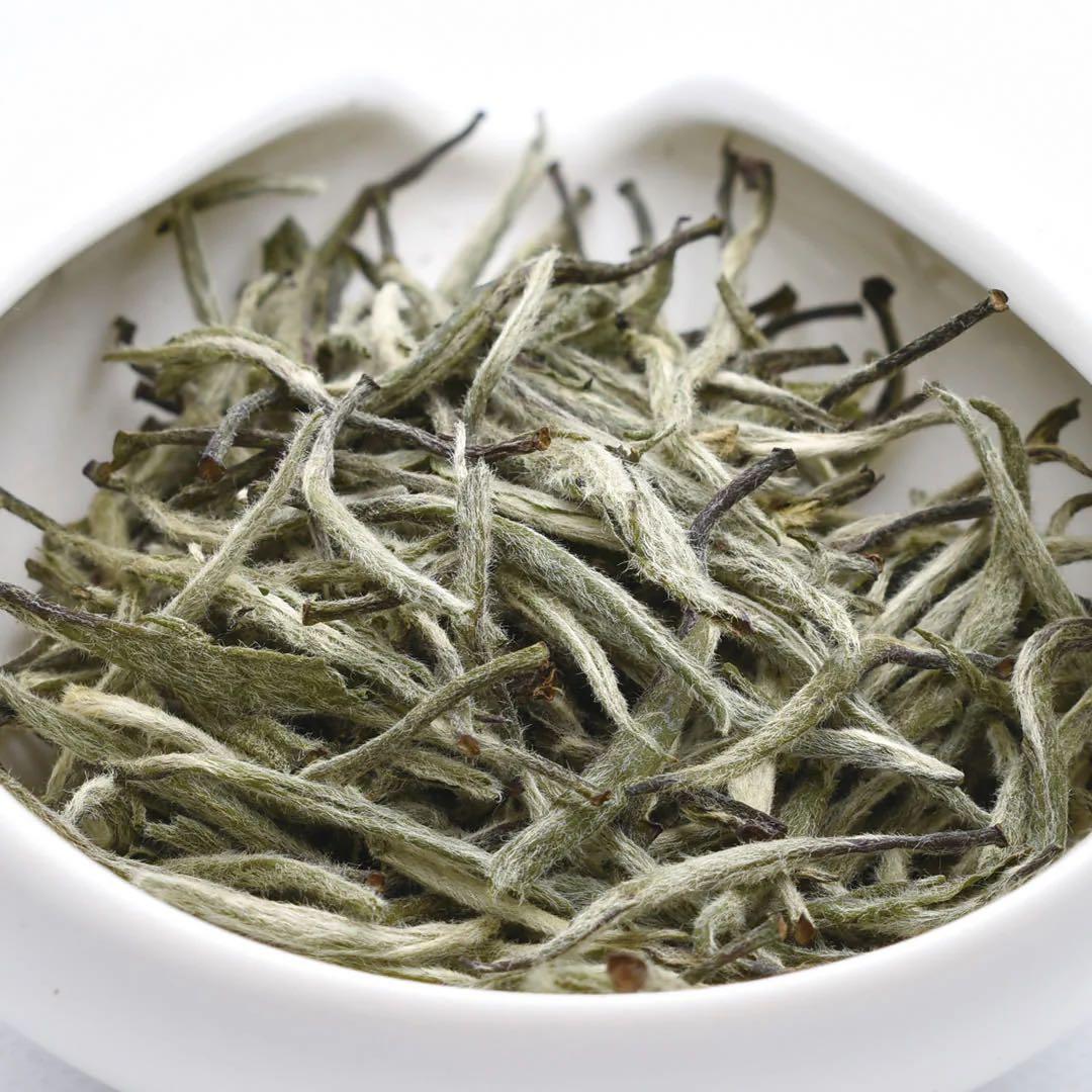 白茶の白毫銀針（しろちゃ の はくごうぎんしん）