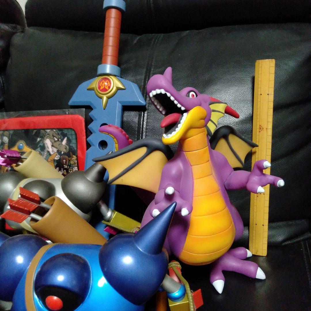 ドラゴンクエストフィギュア４体、ドラゴンクエスト３きんちゃく、パプニカのナイフ