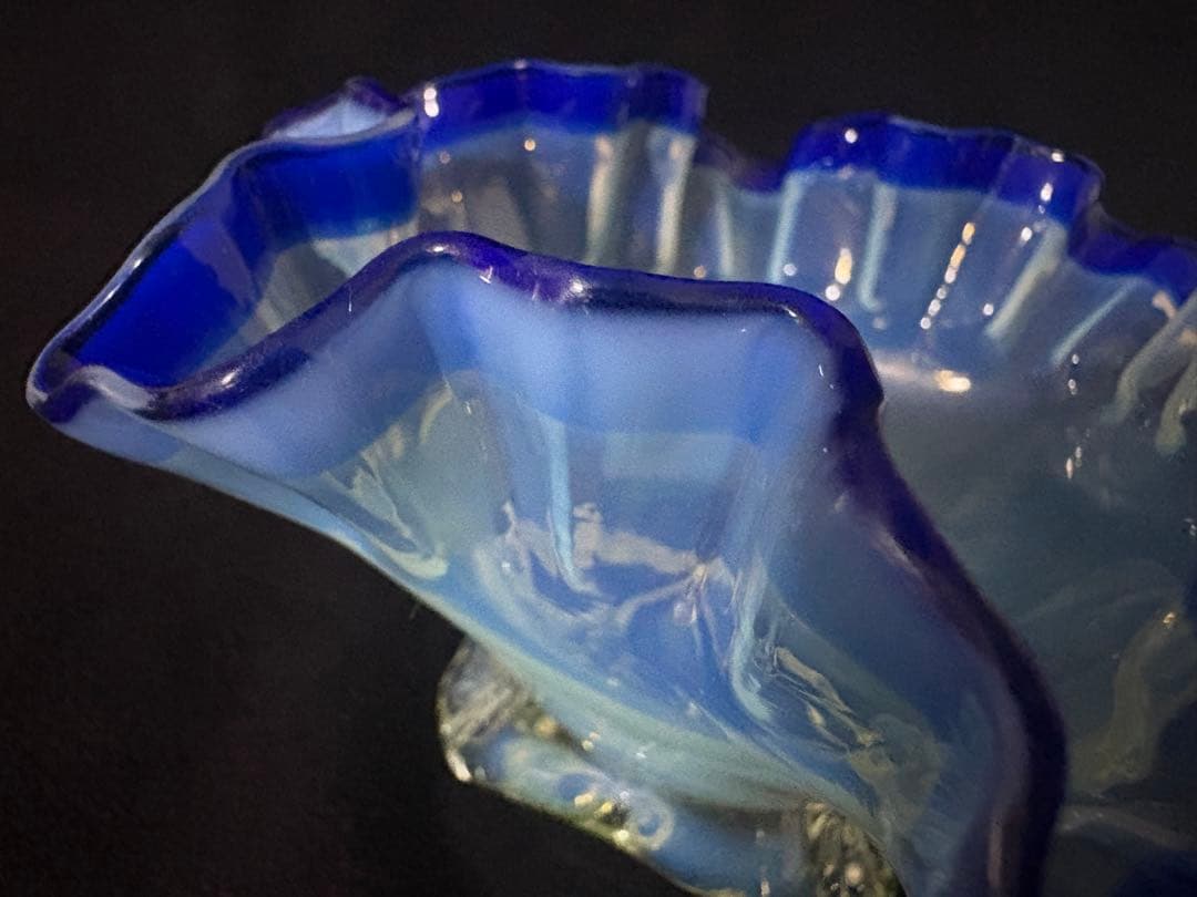 大正ガラス　和ガラス氷コップ　ウランガラス　シェル型　青フリル縁　アンティーク