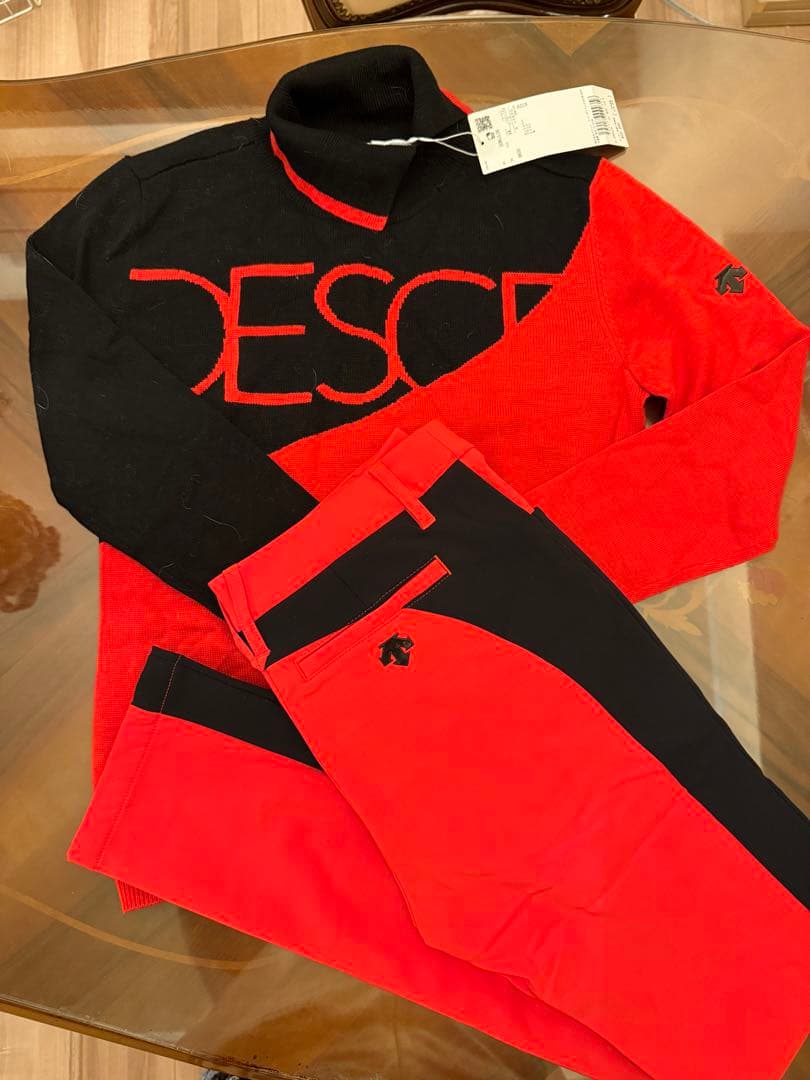 DESCENTE 赤黒 3セットアップ セーター、スカート、パンツ