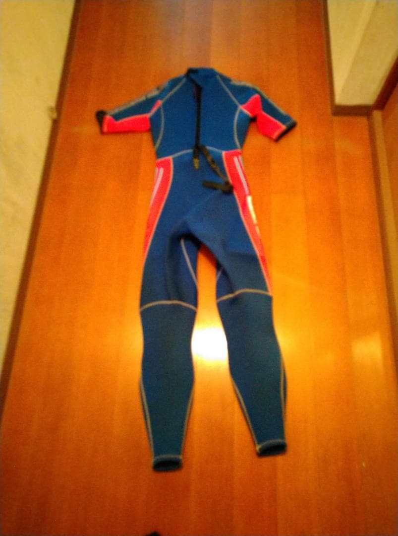 ウェットスーツ　レディース