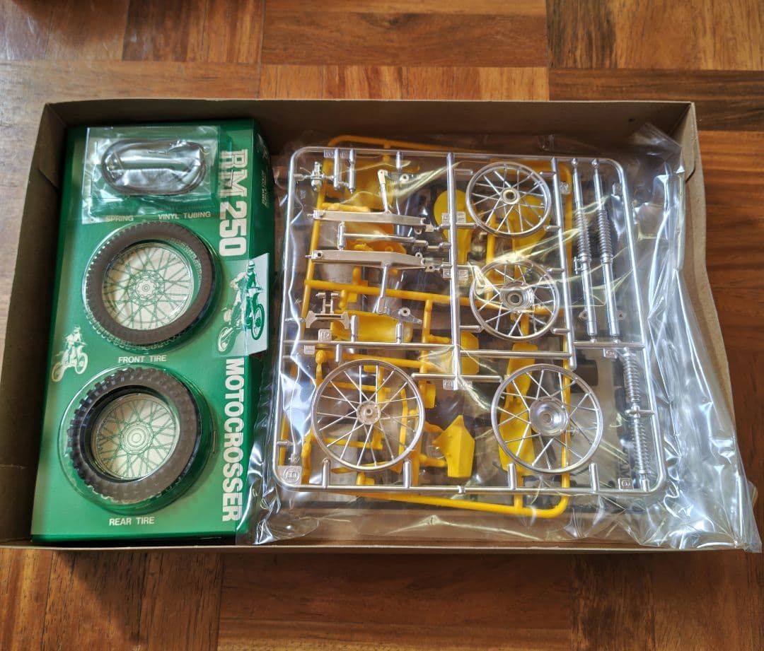 タミヤ　スズキRM250 モトクロッサー