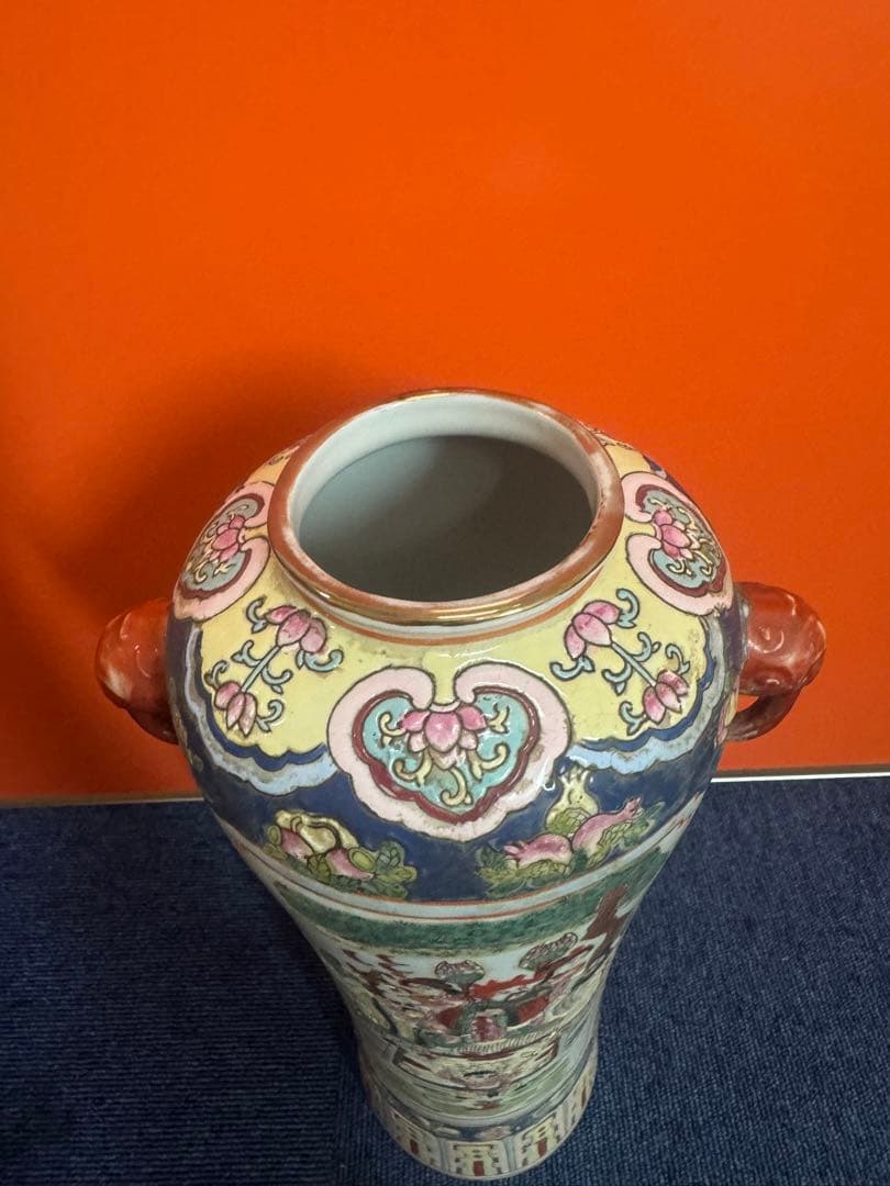 1749中国武神の図が描かれた双耳付きの人物花瓶 大清同治年製銘　時代物