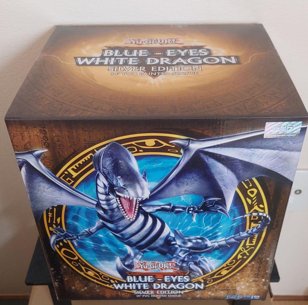 遊戯王　フィギュア　青眼の白竜　ブルーアイズ　ホワイトドラゴン