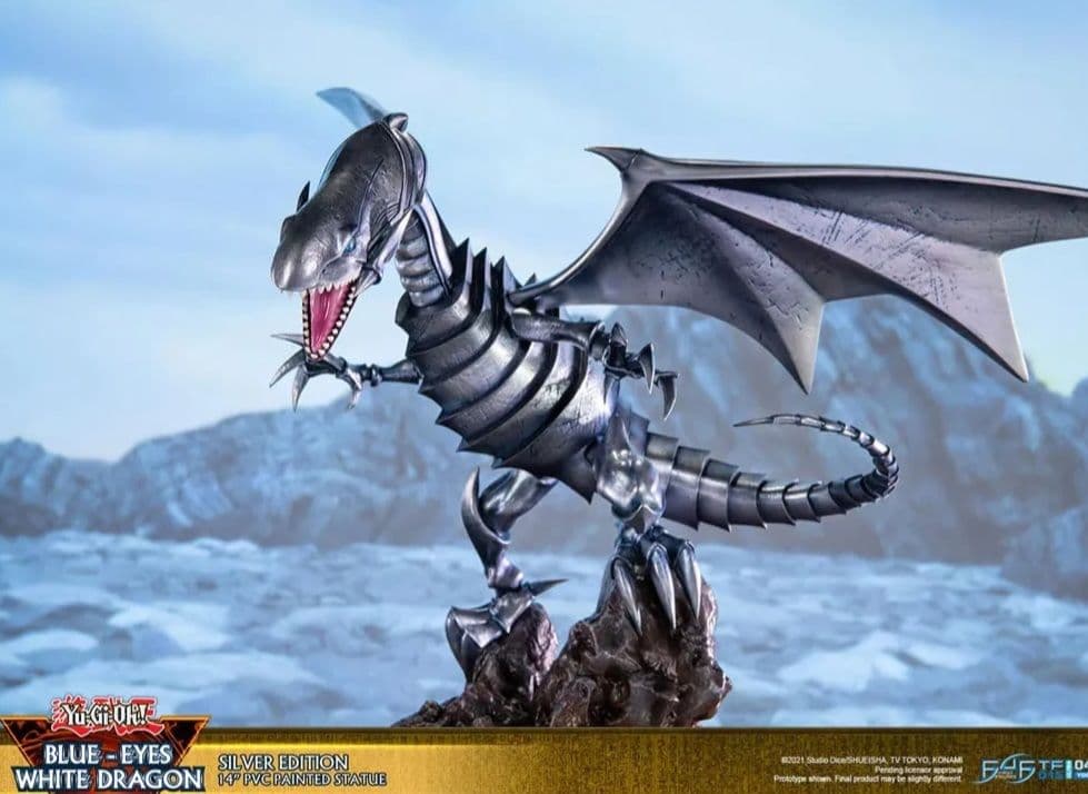 遊戯王　フィギュア　青眼の白竜　ブルーアイズ　ホワイトドラゴン