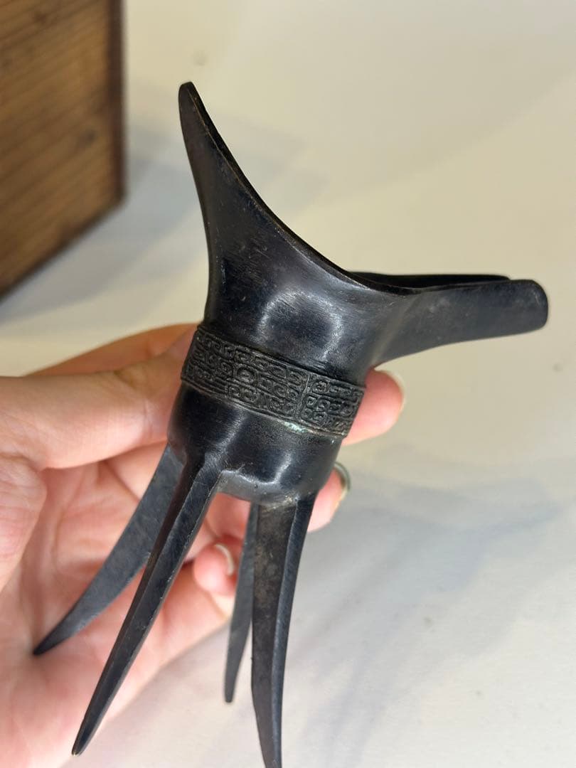 青銅器 三足 酒樽 古美術 中国 木製箱付き 内側文字入り