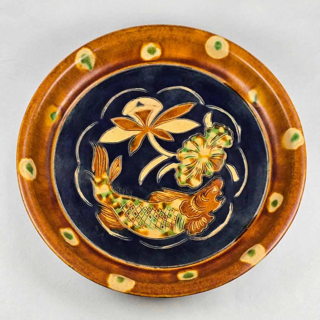 舶来品 希少 中国古磁 唐三彩 陽刻 手描き 蓮魚紋 筆添 筆洗 観賞皿 超美品