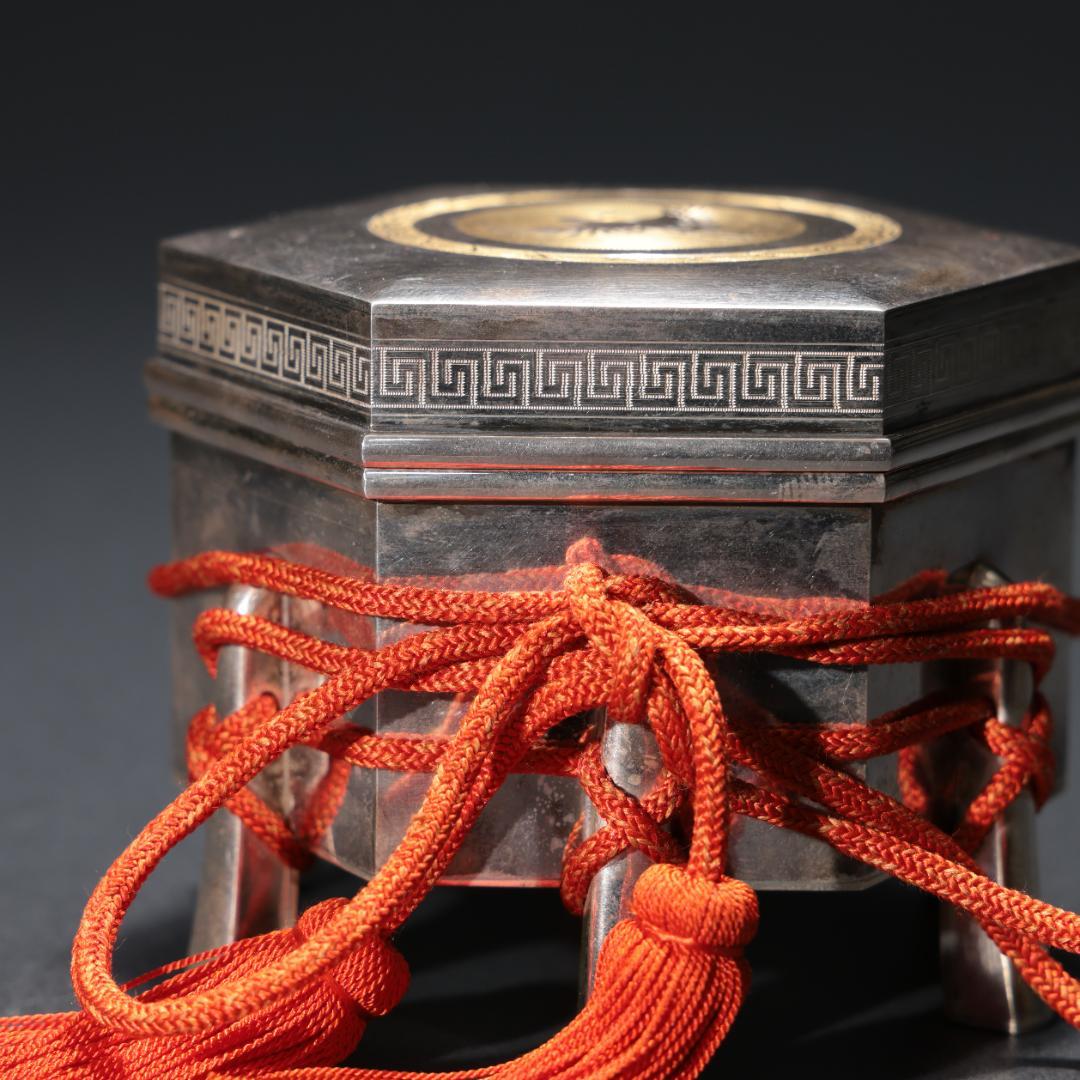 ボンボニエール　六本足六角形行器形飛鶴文 　R1237て