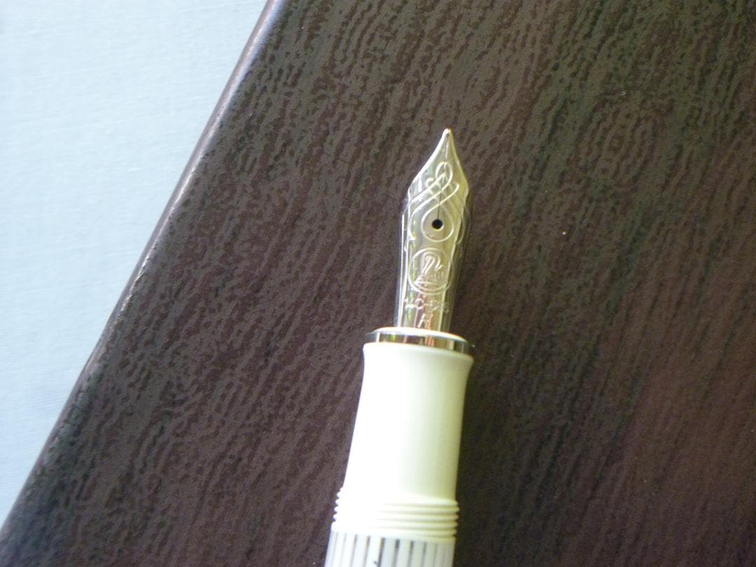 Pelikan ペリカン 万年筆 スーベレーン M605 ホワイトストライプ