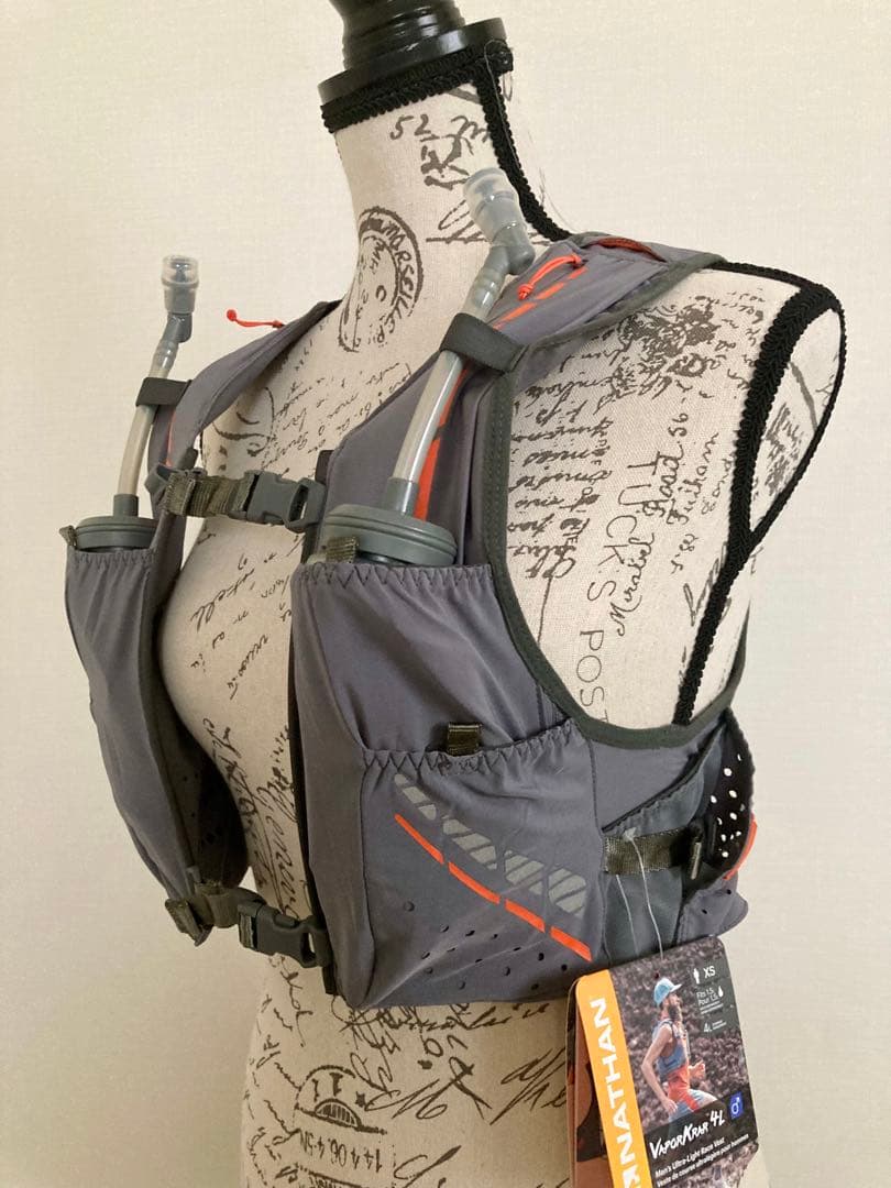 【新品未使用】ネイサン　ベイパーカー 4L メンズ（ボトル2本付属）　トレラン