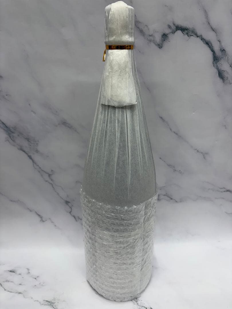 新品　未開栓　森伊蔵 焼酎 1800ml 桐箱入り　かめ壷焼酎　芋焼酎