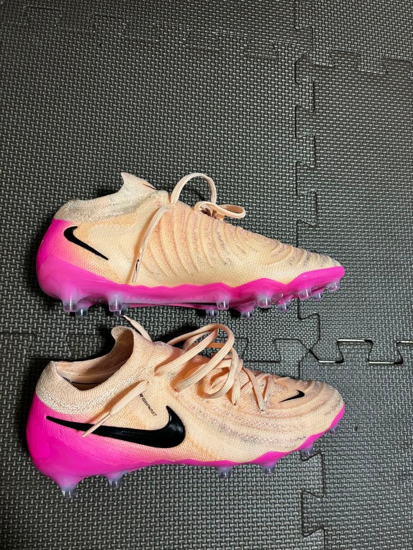 Nike サッカーシューズ・スパイク ピンク・ベージュ