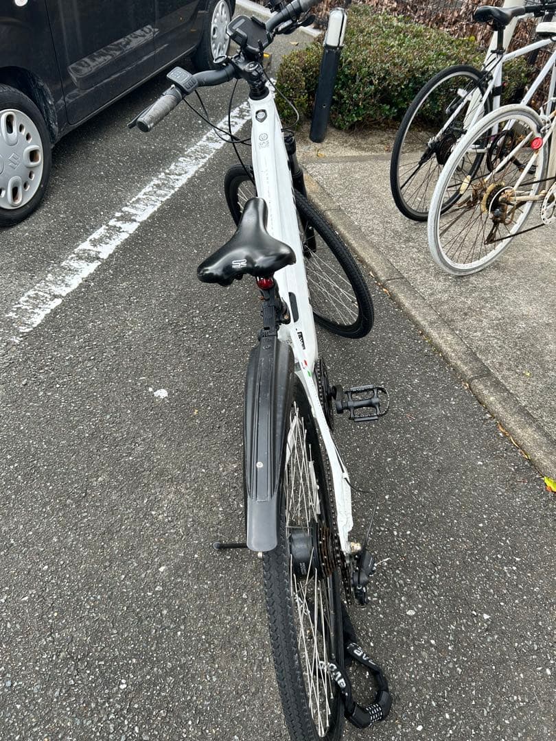 benelli 電動アシスト自転車 ホワイト 定価で150000ほど致します。