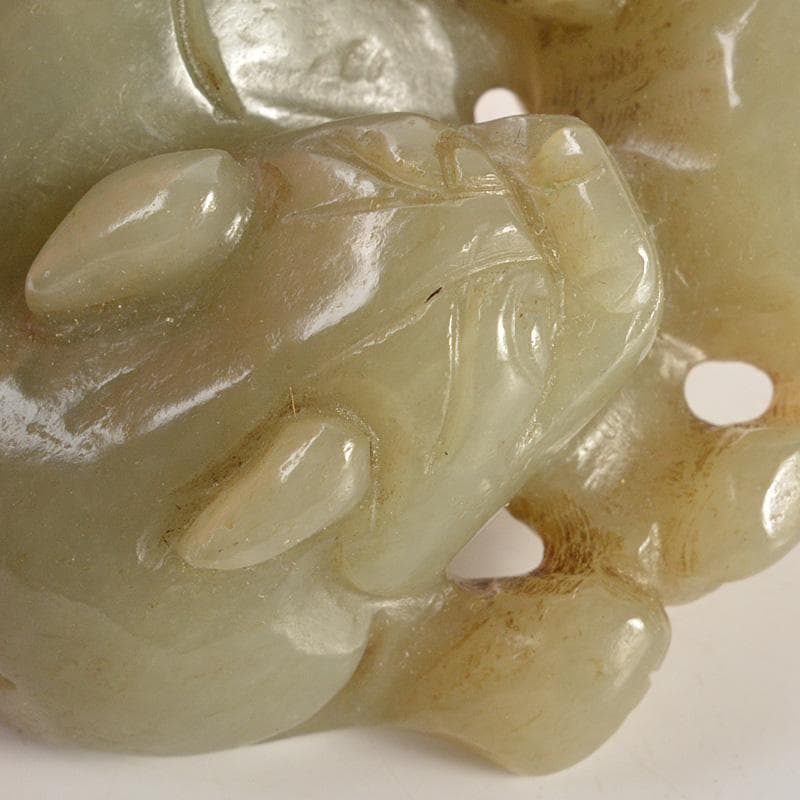 中国　玉石彫刻　神獣刻　根付　紙鎮　置物　C 7664E