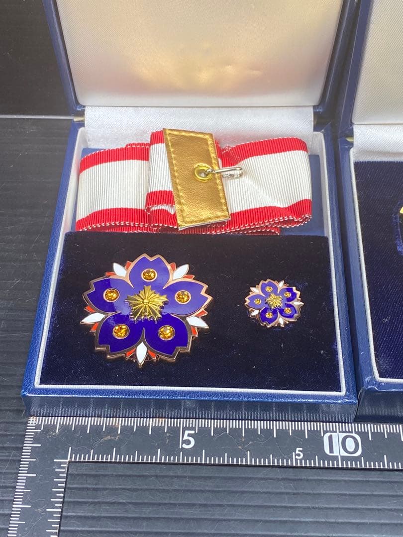 暴力追放栄誉銅章 防犯栄誉金章 銀章 銅章 4個セット 勲章 徽章 警察