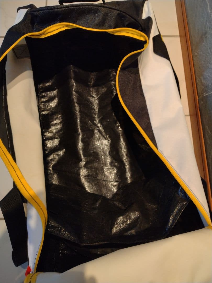 SALOMONキャリー付きバックパック 黒/白/黄色