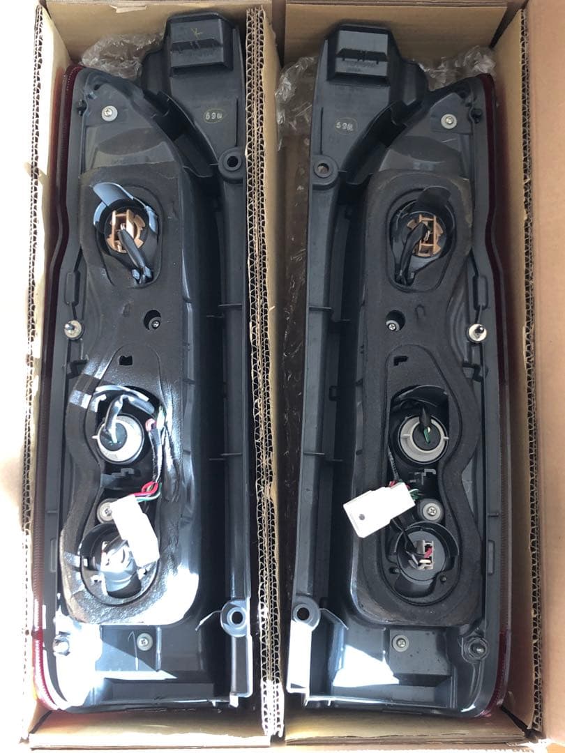 ハイエース 200系 4型~テールライト 2個セット 純正