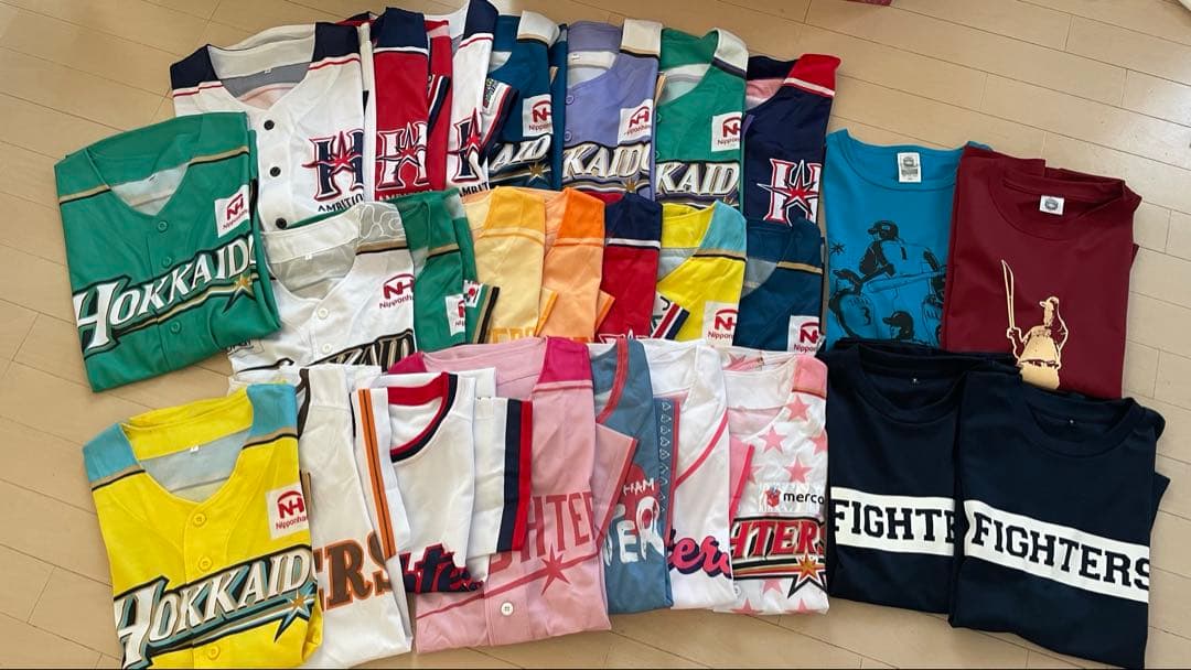 北海道日本ハムファイターズ　ユニフォームまとめ売り22着　Tシャツ4着
