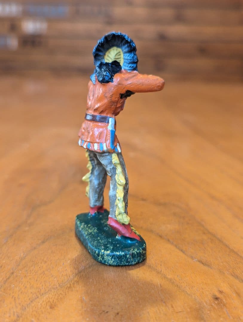 ドイツ　1940-50年代　ビンテージ　インディアン フィギュア。