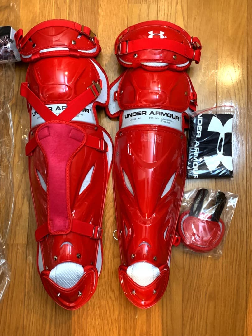新品2026年アメリカ国内限定発売アンダーアーマー☆キャッチャーレッグガード☆赤