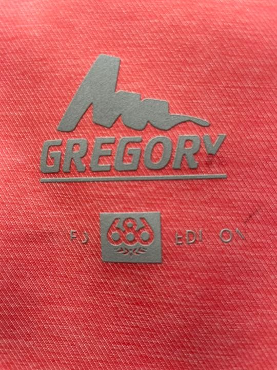 GREGORYと686のコラボ  ウェアーとバックパック