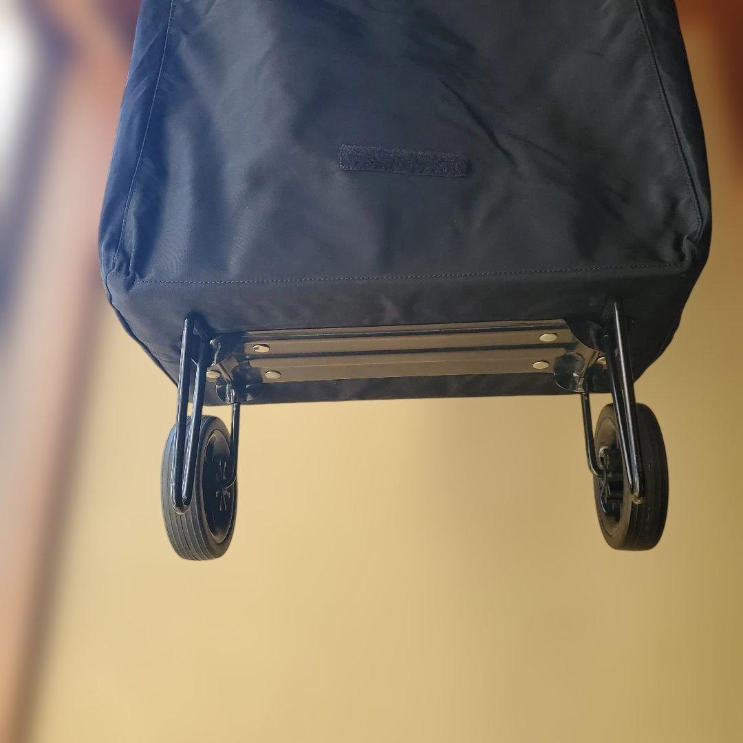 PRADA　折り畳みタイヤ付ナイロンキャリーバック