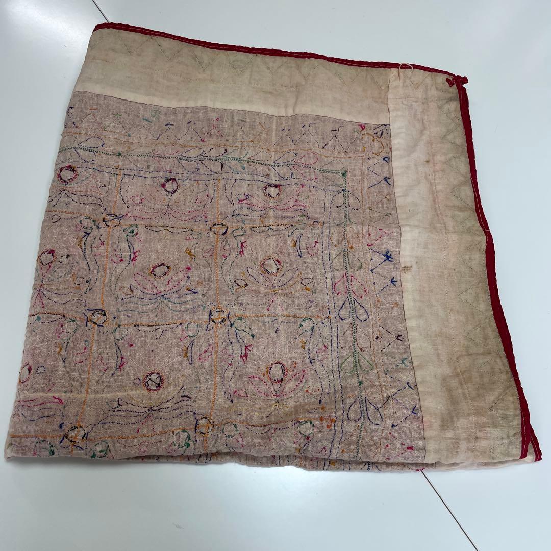 ウズベキスタン　刺繍テーブルクロス 約92cm x 92cm