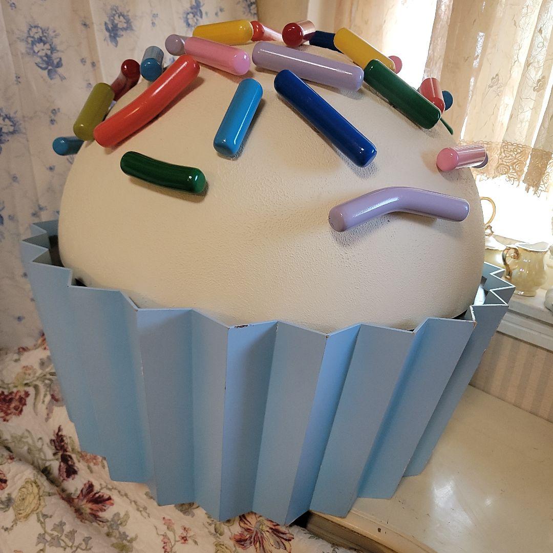 巨大スイーツオブジェ　カップケーキ型置物　最長径69cm　イベント展示使用品