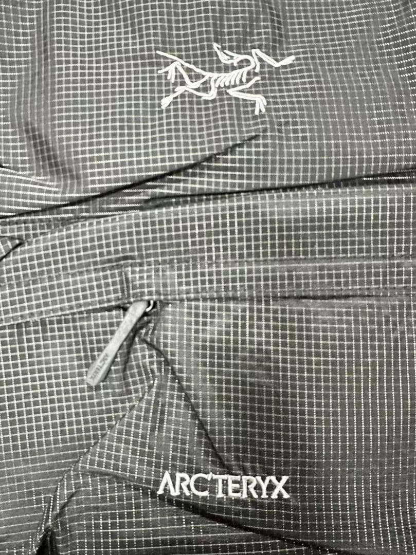 未使用ARC'TERYX 15パックグレグレーとブルーの格子