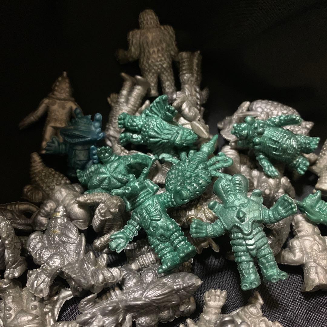 ウルトラ怪獣消しゴム　シルバー　グリーン　ブルー　メタリック42体　昭和レトロ