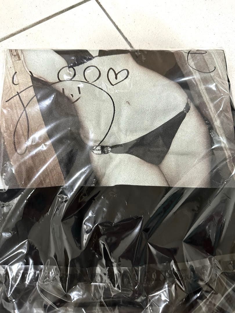 直筆サイン入り 伊織もえ きゅるんTシャツ 2種 スウェット アクスタ バッジ