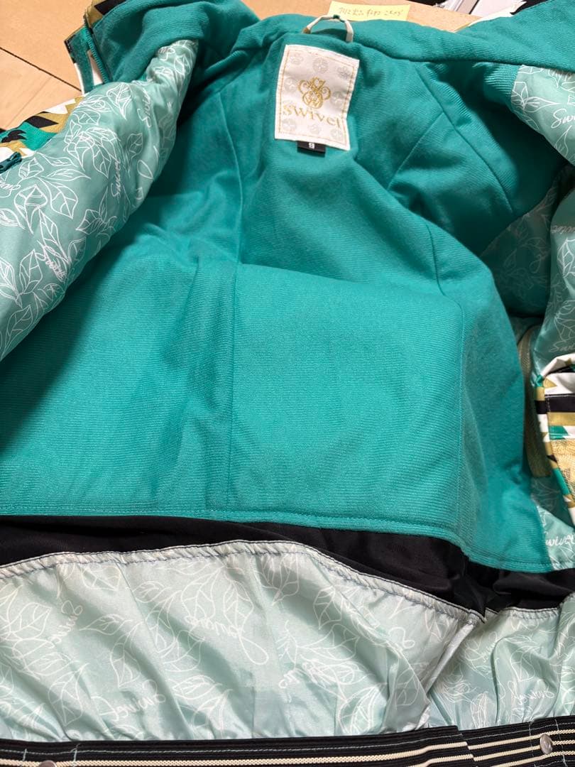 swivel 上が9号 下が11号グリーン 上下 スノーウェア