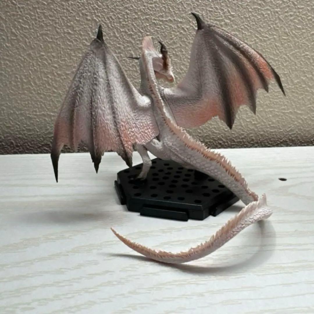 モンスターハンター　ミラボレアス　ミラルーツ　フィギュア