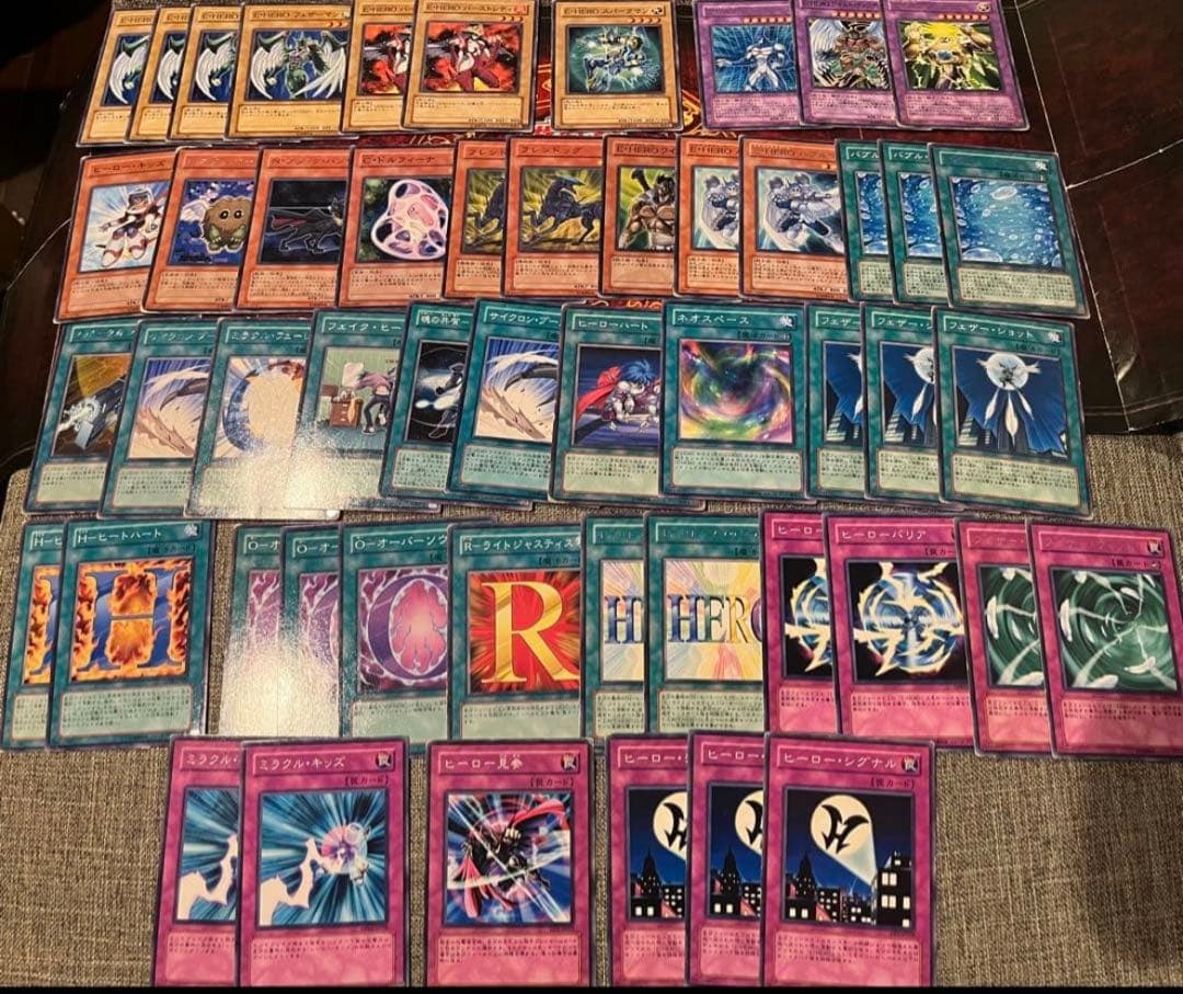 遊戯王引退品まとめ売り　海外版レアカードレプリカ　遊城十代EHEROデッキパーツ
