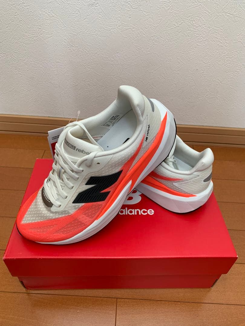 New Balance FuelCell Rebel V5 ランニングシューズ