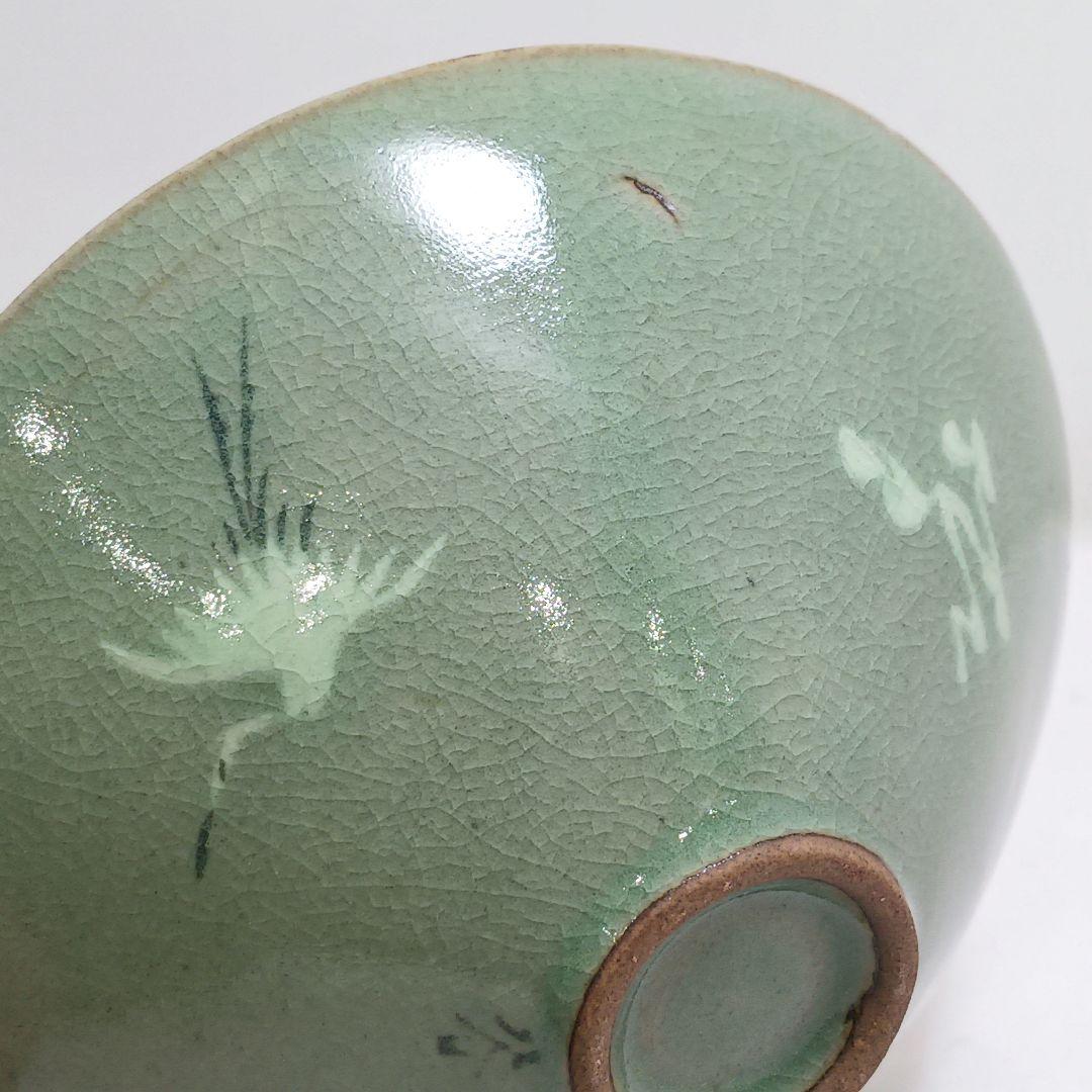 Y3122-94 青磁 雲鶴文 平茶碗 木箱付き