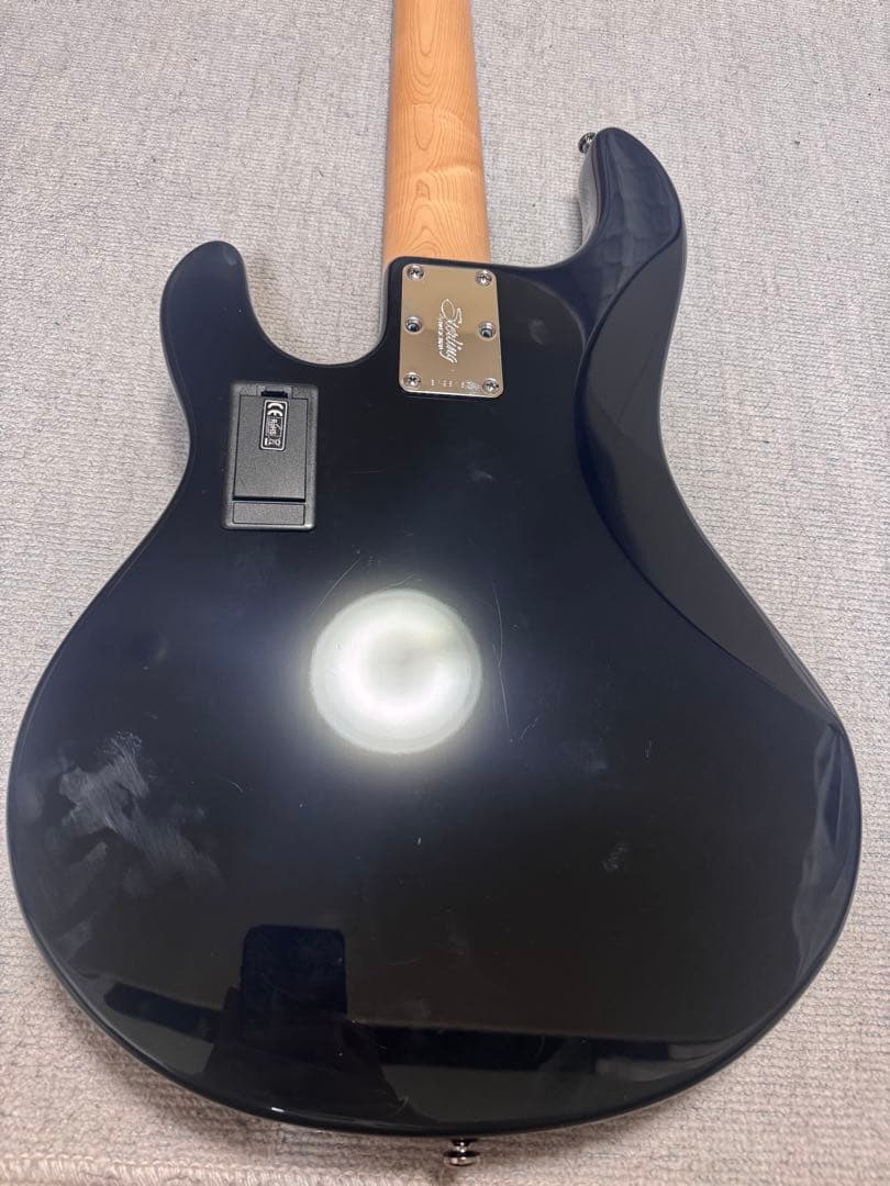 Sterling by Music Man StingRay5 5弦エレキベース