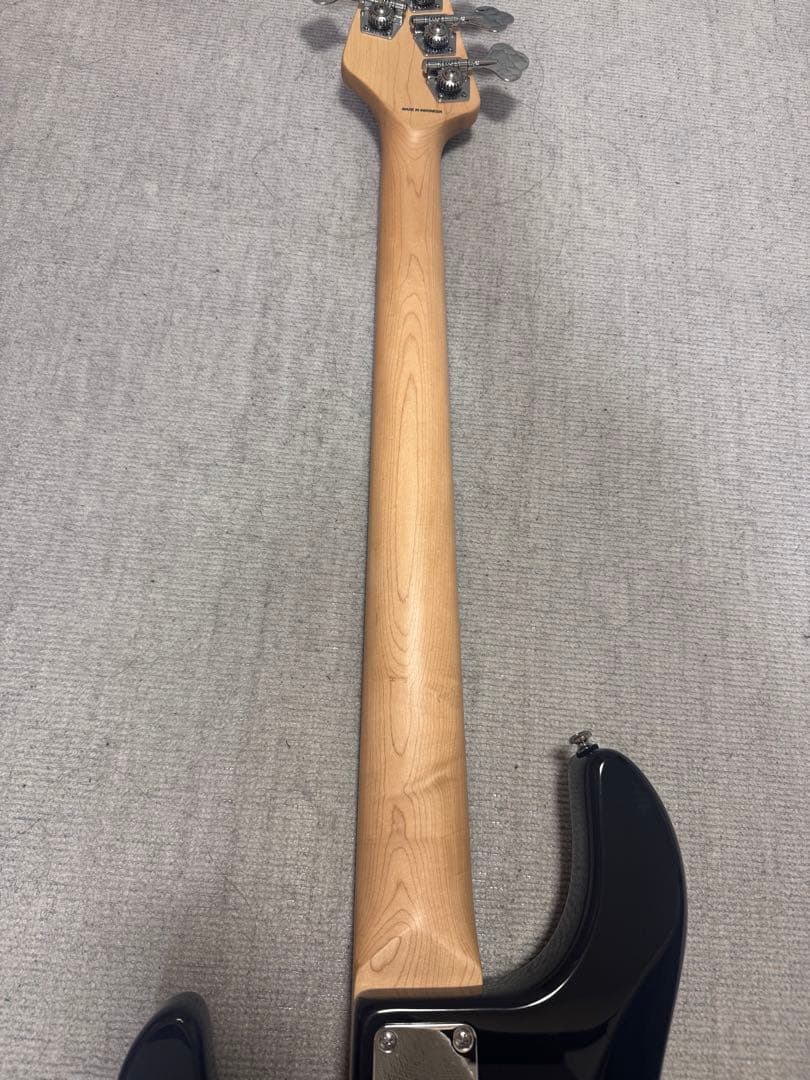 Sterling by Music Man StingRay5 5弦エレキベース