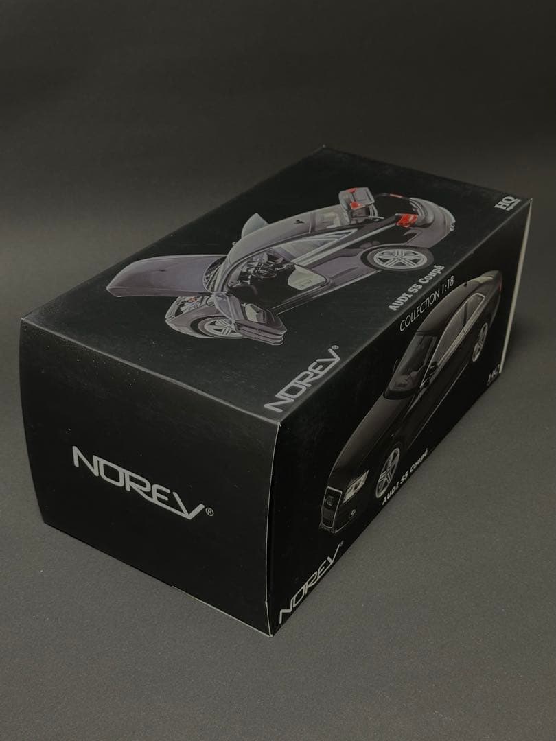 AUDI S5 ブラック ミニカー　1/18