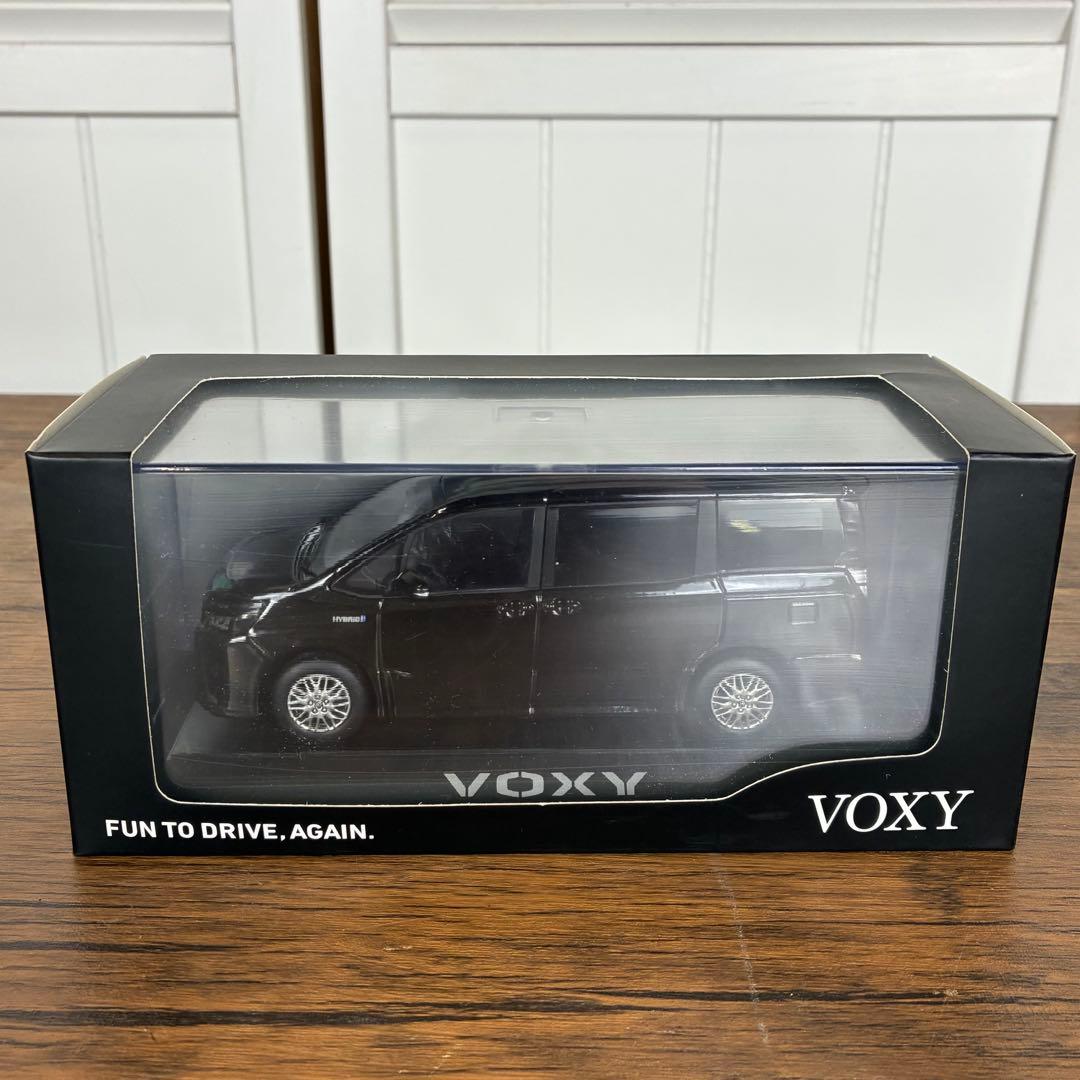 【レア】TOYOTA トヨタ　ヴォクシー　1/30 非売品　ミニカー