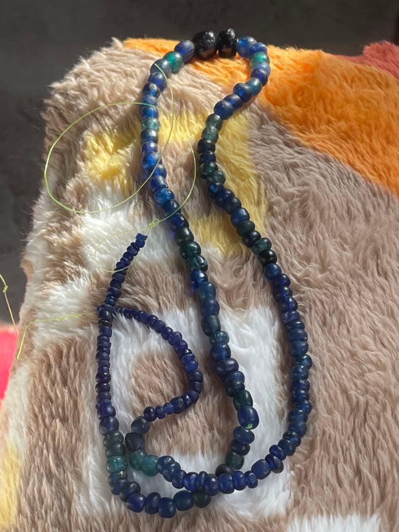 古墳時代　瑠璃玉首飾り　装飾品　出土品