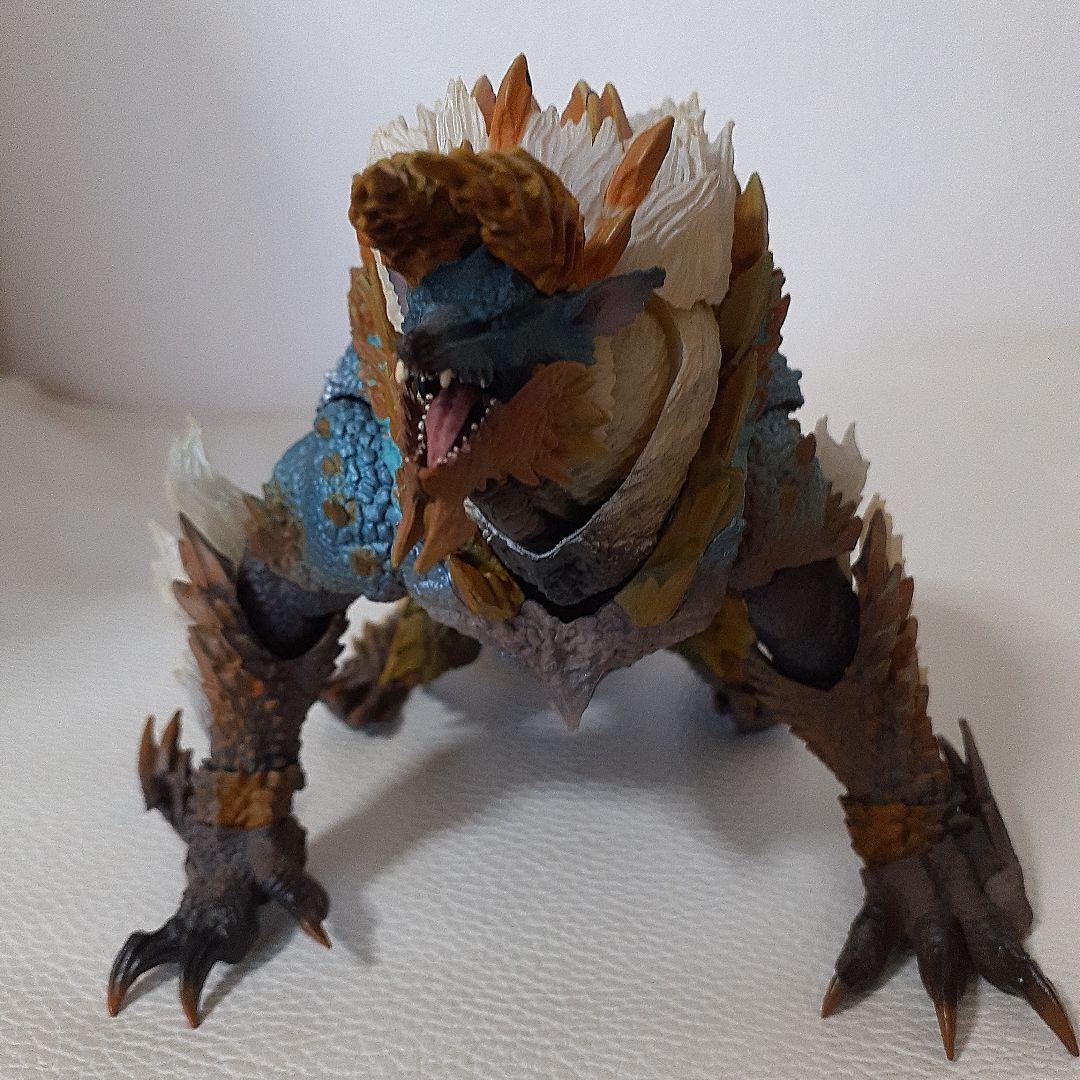 モンスターハンター　ジンオウガ　フィギュア