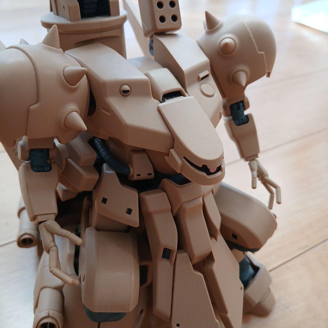 ロボット魂　ザメル　ロボットフィギュア ベージュ スパイク付き